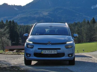 Фото 2 — Тест-драйв Citroen C4 Grand Picasso: семь мест и "робот"