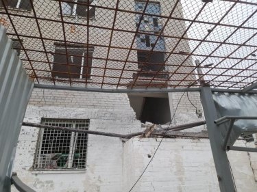 Фото 10 — В Уголовно-исполнительной службе показали последствия обстрела Херсонского СИЗО 4 декабря