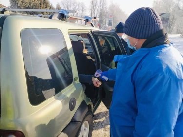 Фото 7 — На Прикарпатье ужесточили карантин по Covid-19, полиция установила 16 постов на дорогах