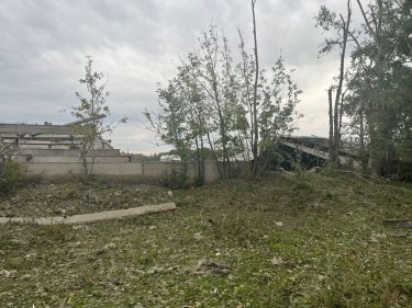 Фото 3 — Оккупанты обстреляли школу в Донецкой области, где в этот момент были люди