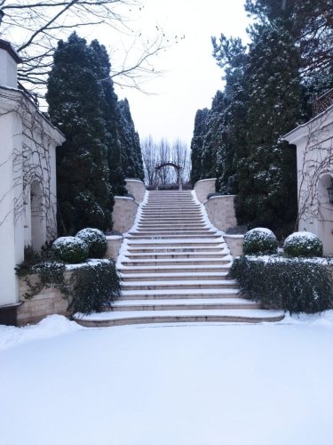 Фото 12 — Суд арестовал имущество жены Медведчука более чем на 5,6 млрд грн