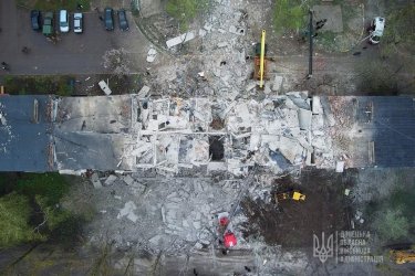Фото 9 — В Славянске в результате ракетного обстрела частично разрушена пятиэтажка: погибло восемь человек (ФОТО, ВИДЕО)