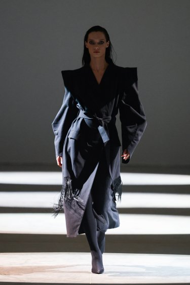 Фото 23 — Ukrainian Fashion Week SS27: ремесло, реконструкция и показ в укрытии
