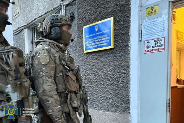 Фото 2 — За "услуги" просили до $9 тыс.: СБУ ликвидировала 5 новых схем для выезда военнообязанных за границу (ФОТО)
