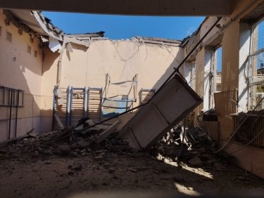 Фото 7 — Оккупанты обстреляли Бериславский район: разрушен сельский лицей, в городе повреждено 15 домов (ФОТО)