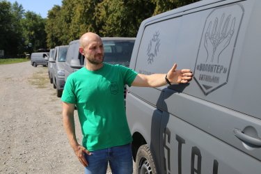 Фото 4 — Украинским военным передали 50 грузовых бусов ко Дню Независимости (ВИДЕО)