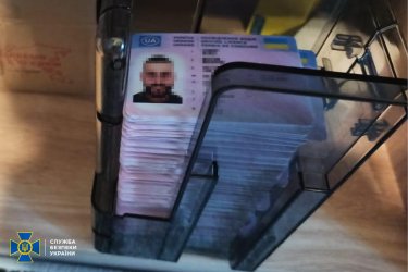 Фото 4 — В Украине разоблачили масштабную схему массового производства и продажи поддельных документов