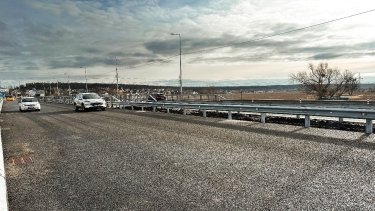 Фото 4 — Рух відбудованим мостом через річку Ірпінь між Києвом та Гостомелем повністю відновлено (ФОТО)