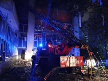 Фото 3 — Ночная атака дронами по объектам инфраструктуры в Одесской области: поврежден элеватор (ФОТО)