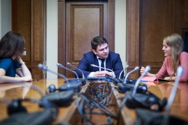 Фото 3 — Малообеспеченным и переселенцам, не прошедшим верификацию, придется вернуть деньги — Андрей Рязанцев, Минфин