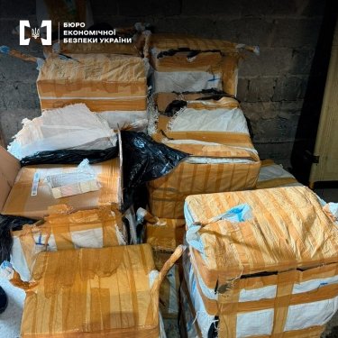 Фото 3 — 110 млн грн неуплаченных налогов: БЭБ разоблачило канал поставки фейковых акцизных марок из Турции