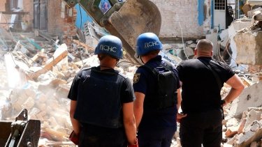 Фото 11 — Число погибших в результате авиаудара по школе в Орехове выросло до семи (ФОТО, ВИДЕО)