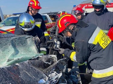Фото 21 — На окружной Ровно микроавтобус влетел в легковушку: погибло двое, включая младенца (ФОТО)