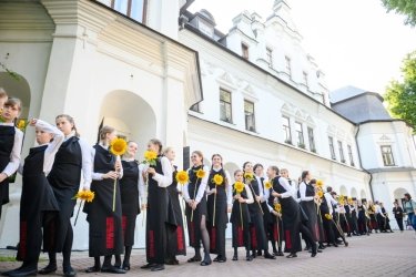 Фото 6 — Bouquet Kyiv Stage миксует жанры: открыли фестиваль Забужко, "Щедрик" и электронная музыка