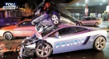 Фото 4 — Итальянские полицейские "разложили" служебный суперкар Lamborghini