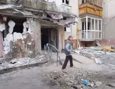 Фото 4 — Российские захватчики снова обстреляли Северодонецк: шестеро погибших, восемь получили ранения (ФОТО)