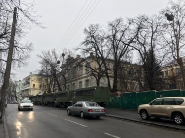 Фото 4 — "Авакова в отставку!": под офисом Зеленского митинговали против главы МВД (ВИДЕО)