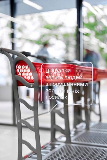 Фото 4 — "Нова пошта" відкрила у Києві перше безбарʼєрне відділення