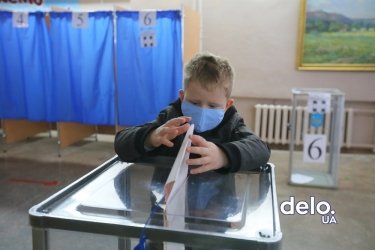 Фото 22 — День выборов: как Украина голосует во время пандемии (ФОТОРЕПОРТАЖ)