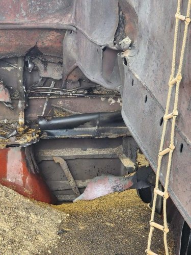 Фото 5 — Во время атаки РФ в порту "Южный" повреждено судно с грузом кукурузы (ФОТО)