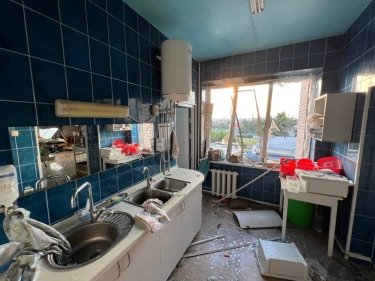Фото 6 — Николаев снова под обстрелами: разрушен травмпункт, сгорел склад с лекарствами, есть раненые (ФОТО)