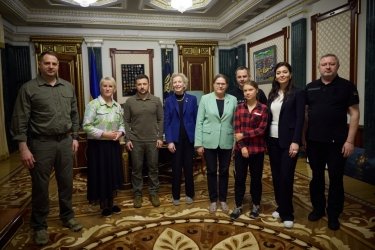 Фото 2 — Грета Тунберг приехала в Украину и встретилась с Зеленским (ФОТО)