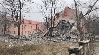 Фото 7 — Оккупанты обстреляли Часов Яр, Курахово и Краматорск: в последнем разрушена школа (ФОТО)