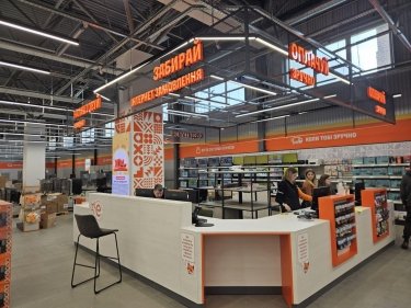 Фото 4 — "Фокстрот" восстановил флагман в Харькове: разрушенный ракетой магазин снова открылся в Черную пятницу