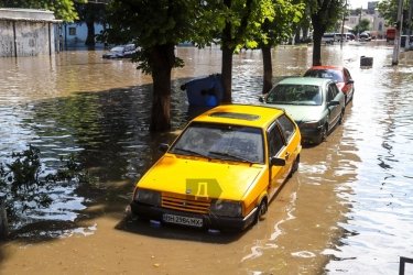 Фото 23 — Одессу накрыл мощнейший ливень, затопив основные магистрали (ФОТО, ВИДЕО)