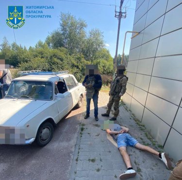 Фото 15 — В Житомирской области задержали восемь членов банды рэкетиров: "попались" из-за угроз военному (ФОТО, ВИДЕО)