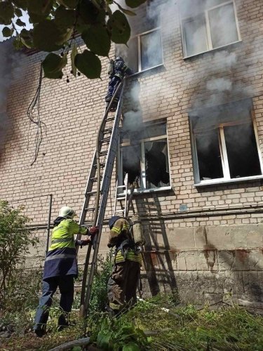 Фото 11 — Оккупанты обстреляли центр Бахмута: семь человек погибли, шестеро ранены (ФОТО)