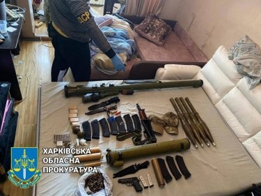 Фото 3 — В Харькове поймали банду разбойников, устроившую ограбление под видом СБУ: у них нашли арсенал оружия