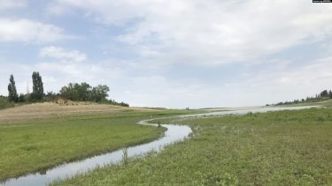 Фото 2 — В аннексированном Крыму пересохла часть Белогорского водохранилища (ФОТО)