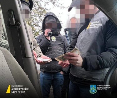 Фото 2 — Хотел дать взятку экс-командующему Объединенных сил: разоблачен предприниматель (ФОТО)