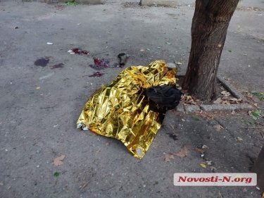 Фото 6 — В Николаеве в результате обстрела остановки транспорта погибли 3 и ранены 12 человек (ФОТО)