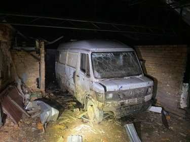 Фото 5 — В ОВА показали последствия ночного обстрела Никополя (ФОТО)