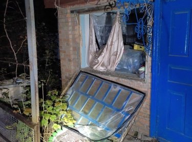 Фото 2 — В Черкасской области обломки дрона повредили дома, в Херсонской области двое погибших: ситуация в регионах