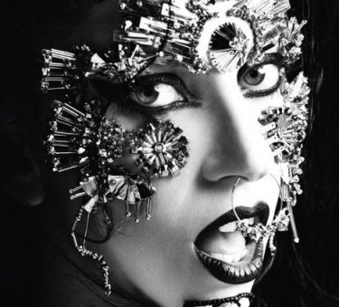 Фото 4 — Лидер цифровых продаж синглов Lady Gaga стала блогером и моделью