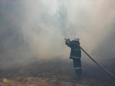 Фото 31 — Николаев снова под обстрелами: разрушен травмпункт, сгорел склад с лекарствами, есть раненые (ФОТО)