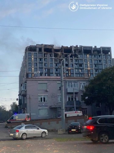 Фото 12 — Войска РФ нанесли удар по Днепру, попав во многоэтажку и здание СБУ: есть пострадавшие (ФОТО, ВИДЕО)