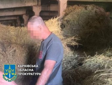 Фото 2 — В Харьковской области поймали полицейского, несколько месяцев обворовывавшего с подельниками агропредприятие (ФОТО)