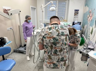 Фото 4 — Медицина без ілюзій: яким було стажування учениці КМDШ в клініці дитячої стоматології Дубнової