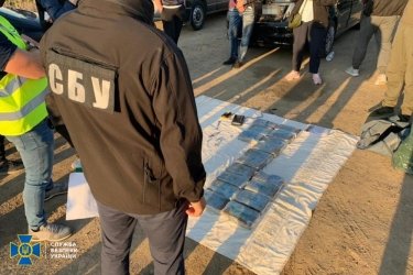 Фото 11 — В Одессе поймали трех членов Ндрангеты: пытались провезти 60 кг кокаина среди бананов