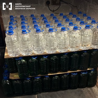Фото 8 — В Киевской области нашли подпольное производство спирта: сбывали оптом "своим" людям (ФОТО)