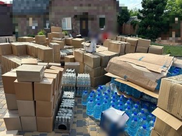 Фото 15 — Под Киевом нашли подпольный цех по производству алкоголя: вывезли 12 тонн фальсификата (ФОТО)