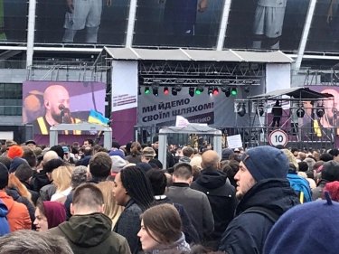 Фото 3 — Выборы-2019: Президент Украины Петр Порошенко прибыл на дебаты на НСК "Олимпийский"