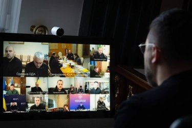 Фото 2 — Киев и регионы без света и тепла: Зеленский требует дополнительных ресурсов и бронирования 100% персонала энергетики