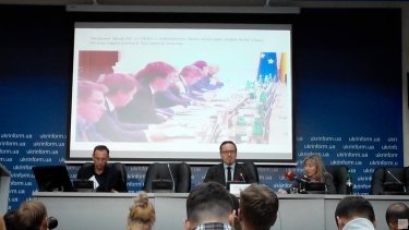 Фото 2 — "Укрзализныця" сможет дополнительно заработать до 500 млн гривень в год — первый замминистра инфраструктуры Евгений Кравцов
