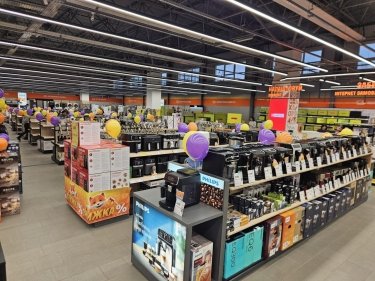 Фото 3 — "Фокстрот" восстановил флагман в Харькове: разрушенный ракетой магазин снова открылся в Черную пятницу