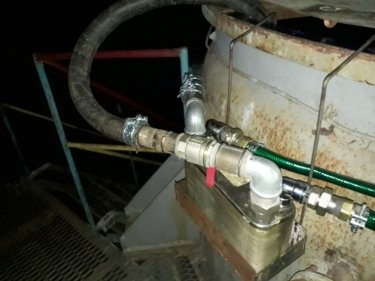 Фото 3 — Налоговики прикрыли на Прикарпатье нелегальный завод для перекачки спирта